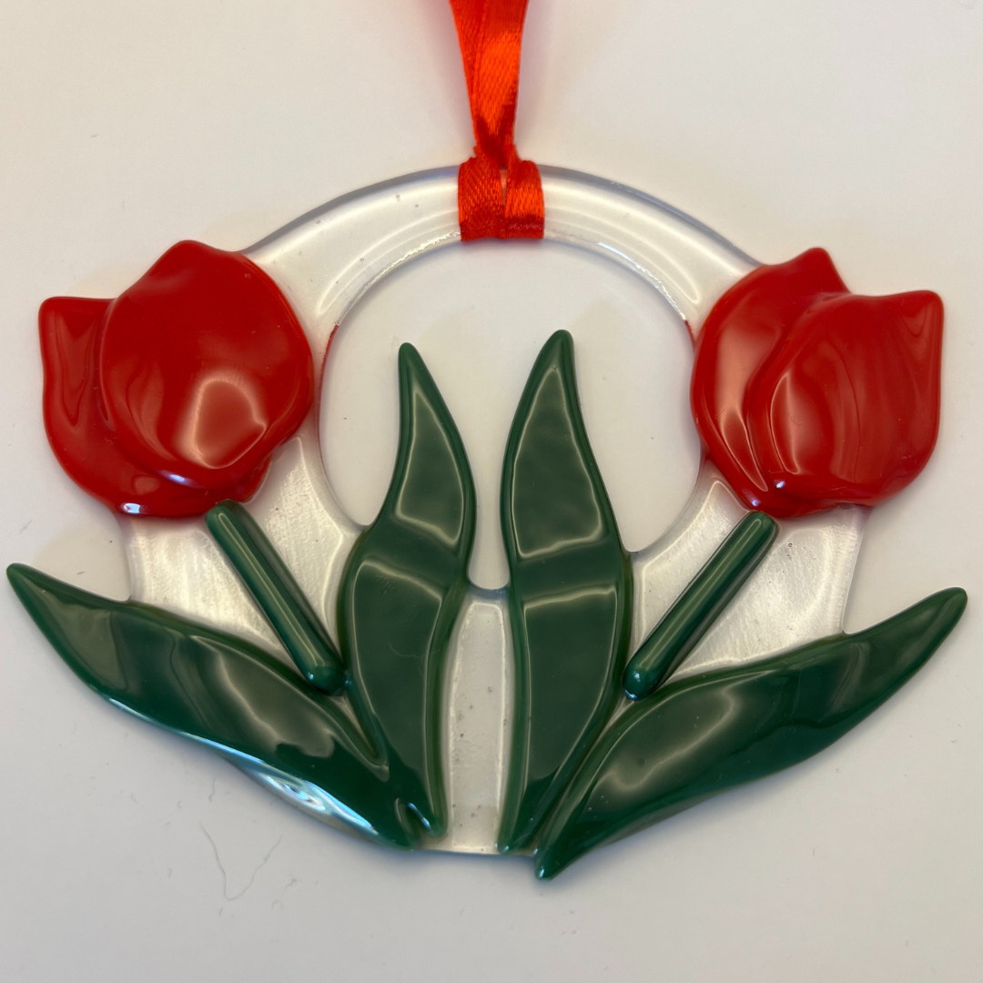 Røde tulipaner i glas